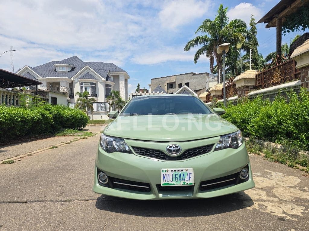 *clean used Firstbody 2014 Camry with back ac untampered engine & gear & ac for sale in Abuja, FCT