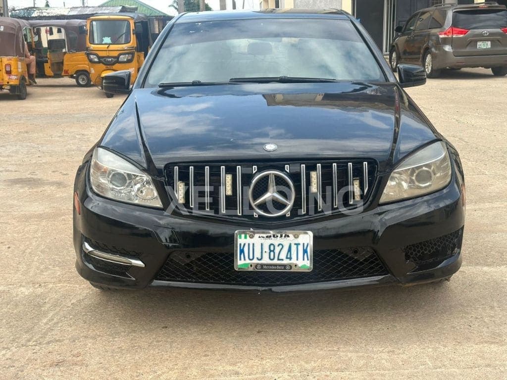 *Distress sale 08 C300 for sale in Abuja, FCT